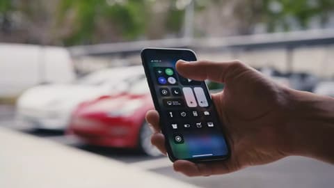Biztonságosabb lesz a Teslák nyitása iPhone-nal
