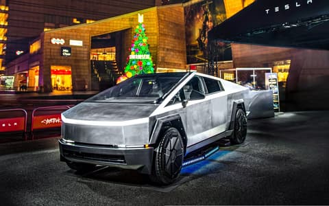 Az idei nagy ünnepi Tesla frissítés elhozza az Apple Watch támogatást