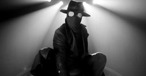 Fekete-fehér trailert kapott a Spider-Noir