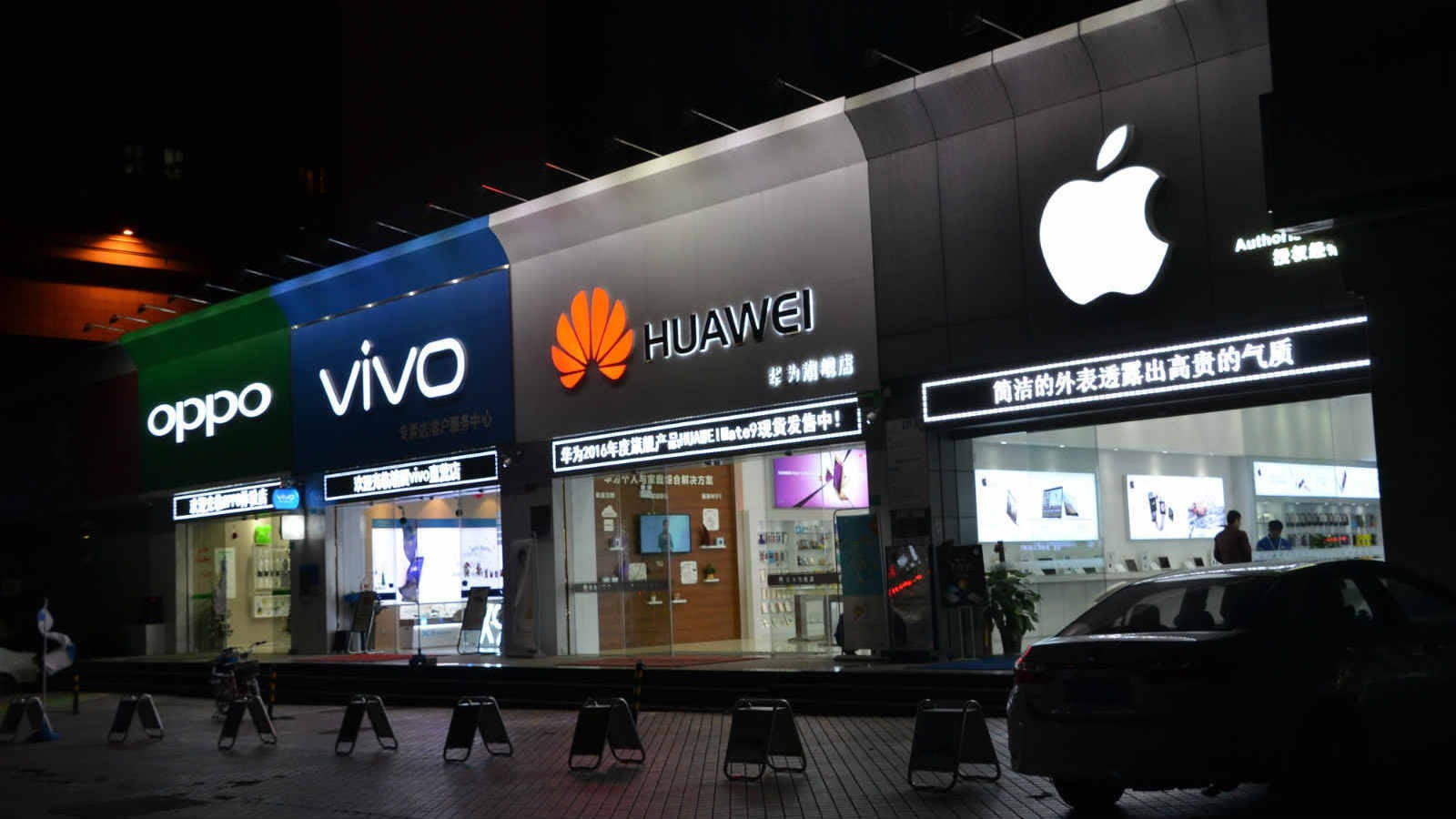 1,5 éve zsugorodik a kínai mobilpiac, a Huawei viszont bravúrt vitt véghez