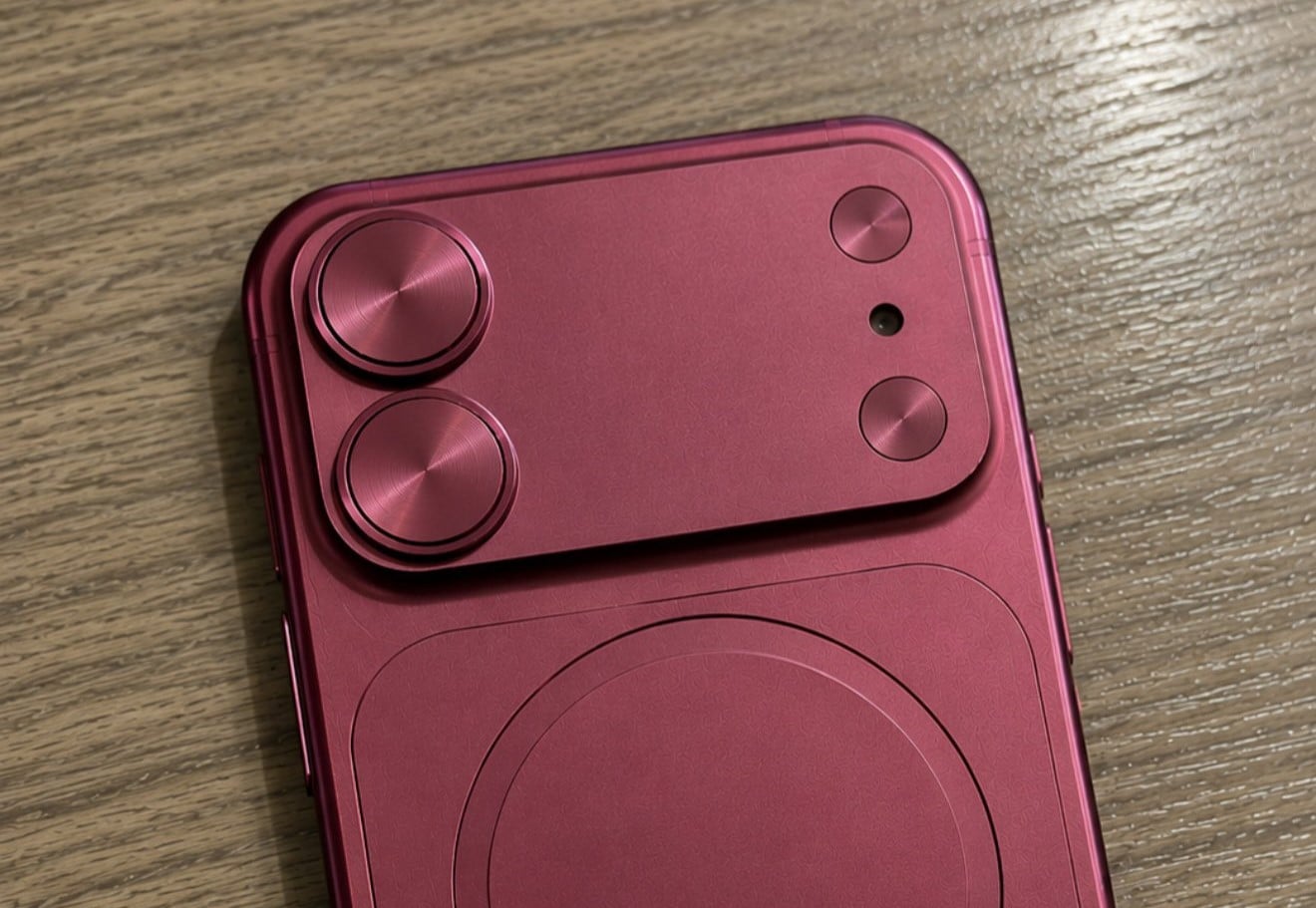 Az iPhone 18 könnyen összetéveszthető lesz a csúcsmodellekkel