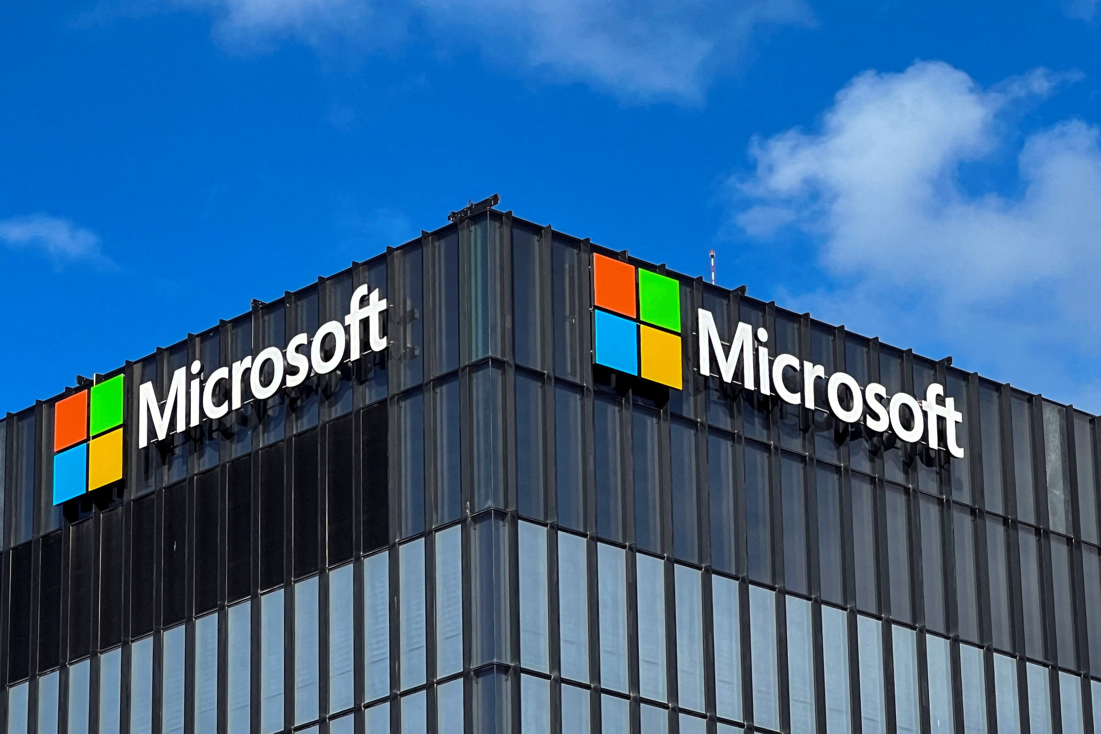 Óriási leépítésbe kezd a Microsoft: 60 000 munkavállalónak ajánlották fel az önkéntes távozás lehetőségét