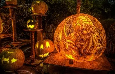 Halloween-i horrormustra