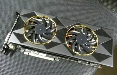 Ez lenne az XFX Radeon R9 390-es videokártyája?