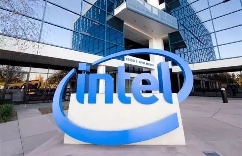 Referencia táblákkal segíti a partnereit az Intel