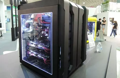 Új számítógépházakat mutatott be a BitFenix