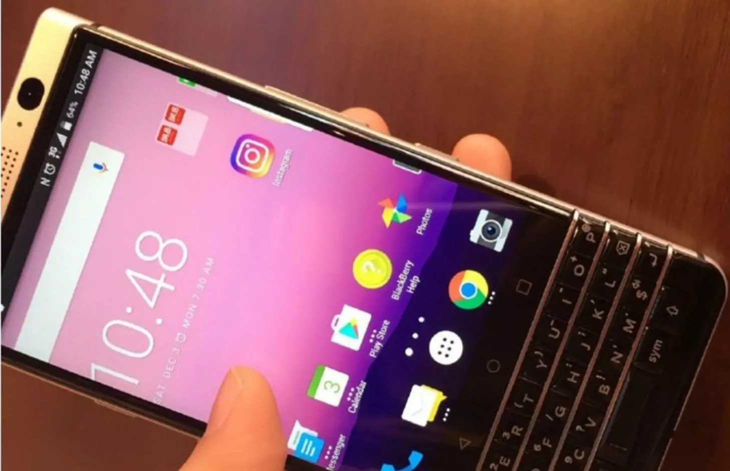 Lencsevégen a fizikai gombsorral érkező BlackBerry