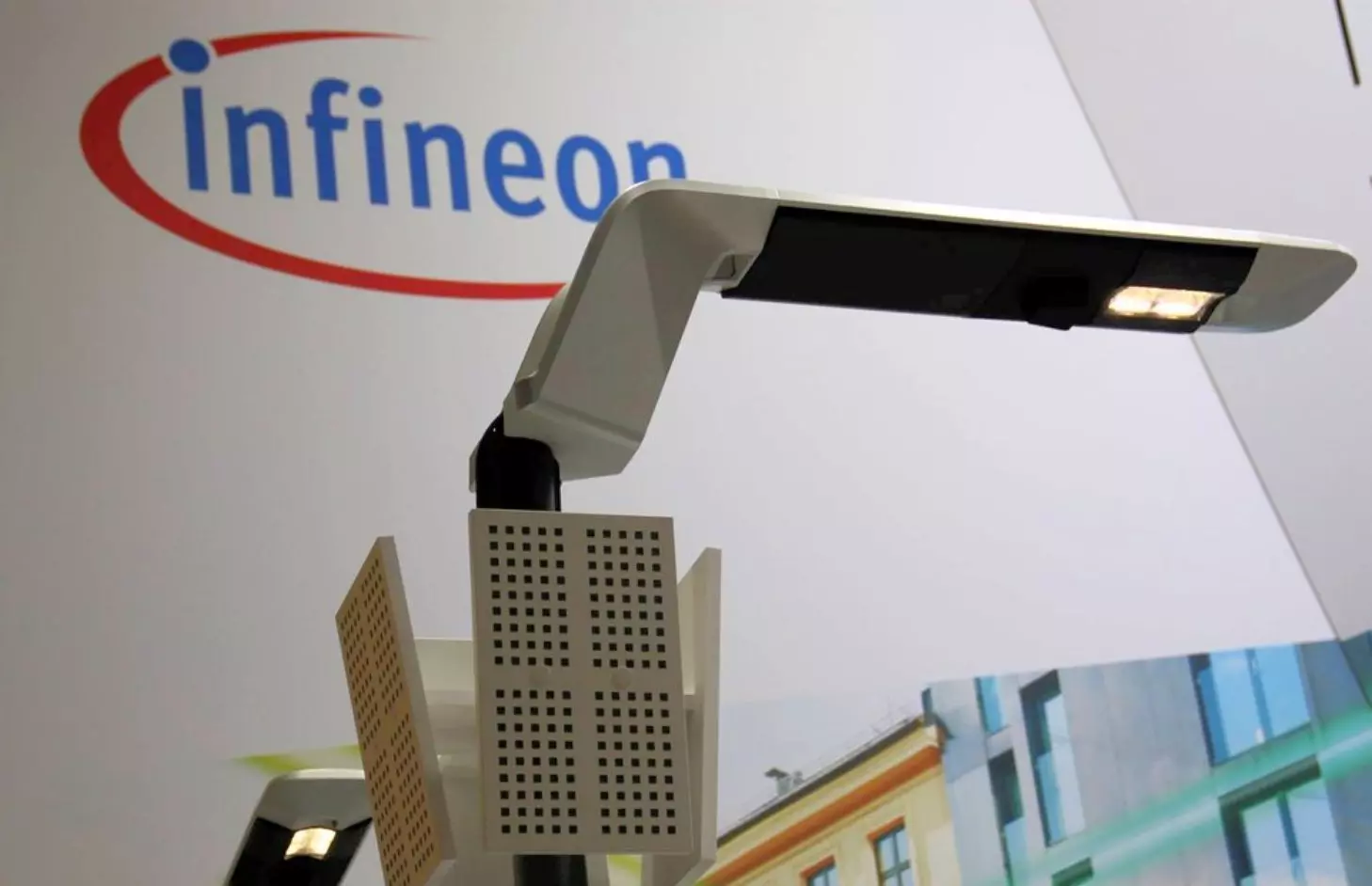 Porszem méretű eSIM-et mutatott be az Infineon