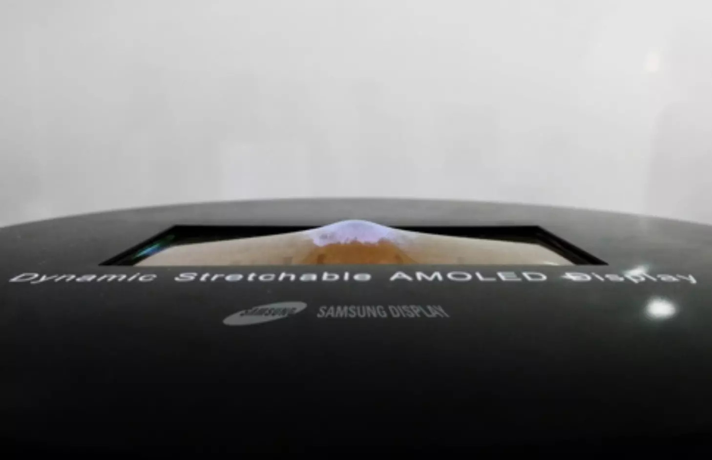 Samsung: Nyúlékony OLED, rekord pixelsűrűségű LCD és egyebek
