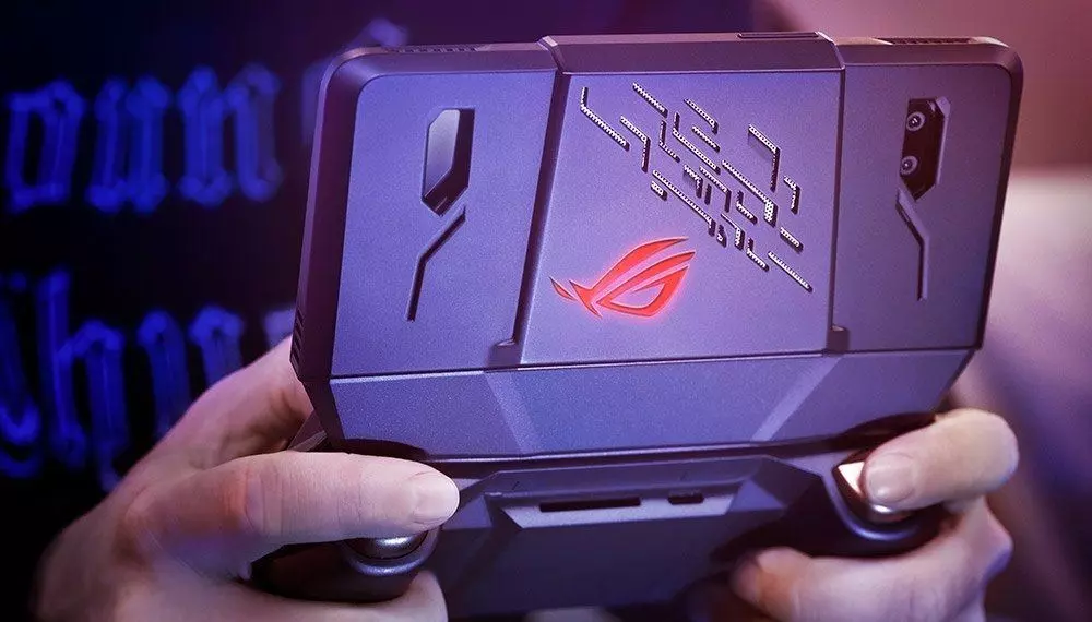 Döbbenetes lett az ASUS ROG Phone és a hozzá tartozó körítés