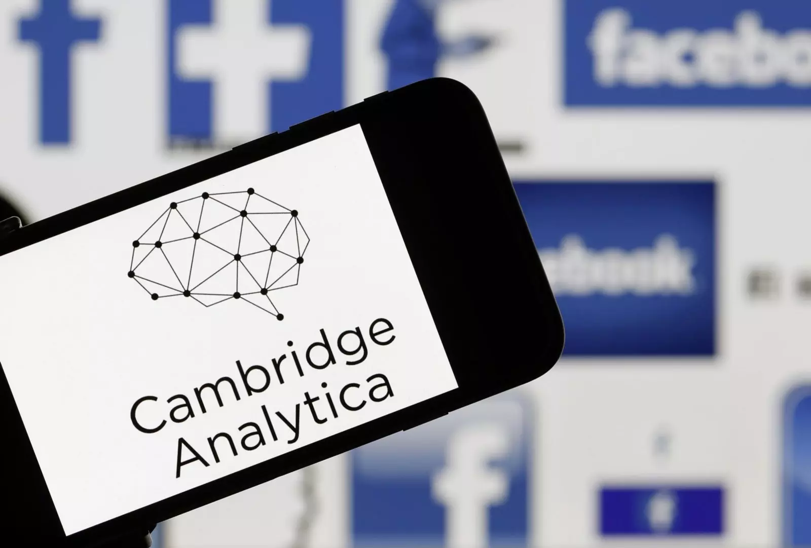 A legnagyobb büntetést kapta a Facebook a Cambridge Analytica miatt