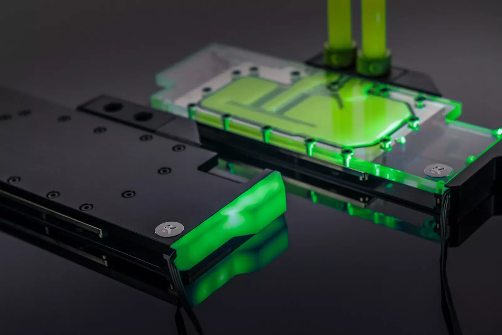 Folyadékhűtő blokkok az Nvidia új csúcskártyáihoz