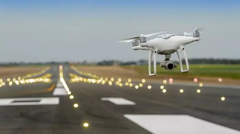 Egy drón megbénította a londoni Heathrow repülőteret