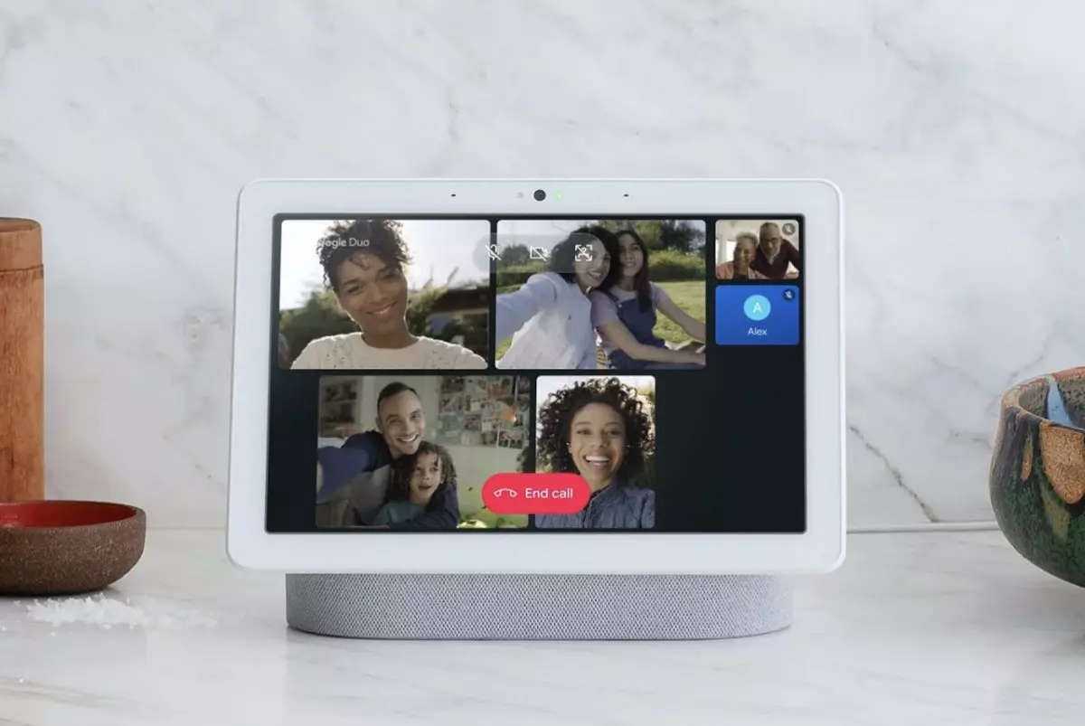 Már a Smart Display eszközökkel is lehet csoportos videóhívásokat intézni