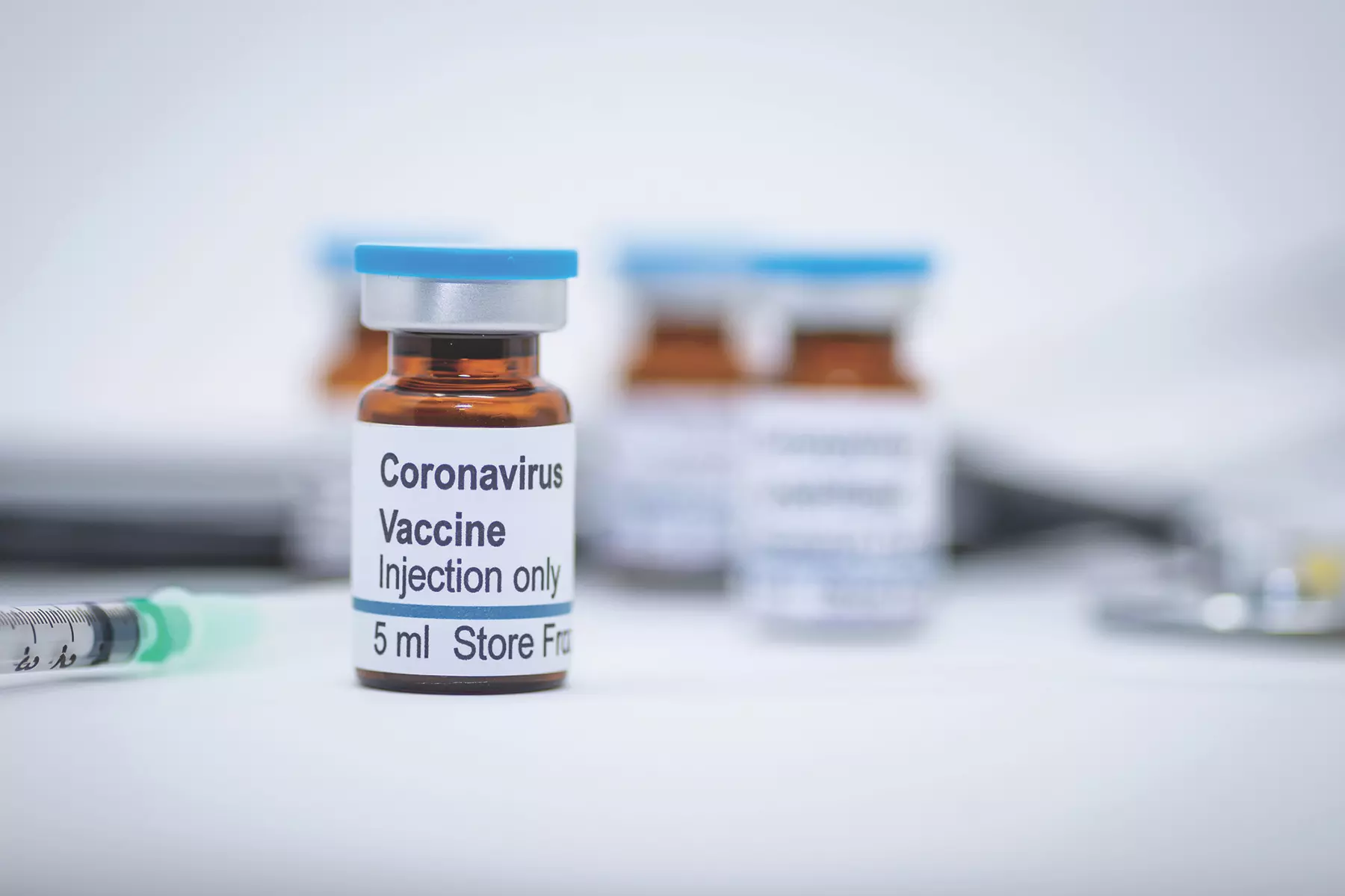 A Moderna és a Pfizer is hat hónapon belül kész vakcinát ígér