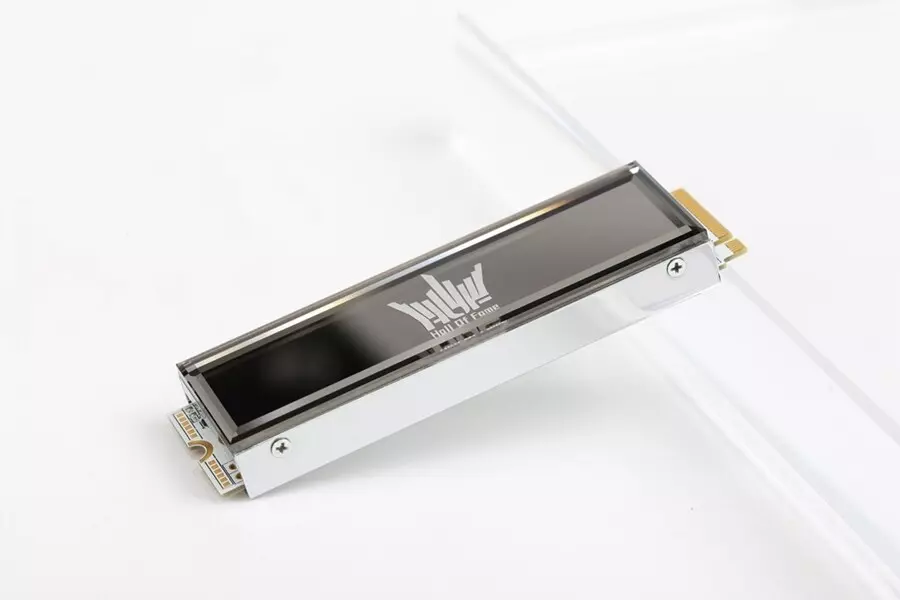 Szép és gyors PCIe 4.0-s SSD-kről rántotta le a leplet a Galax