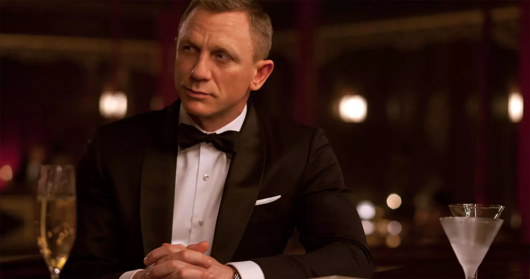 Ismét késik az új James Bond, bezár az egyik legnagyobb mozilánc