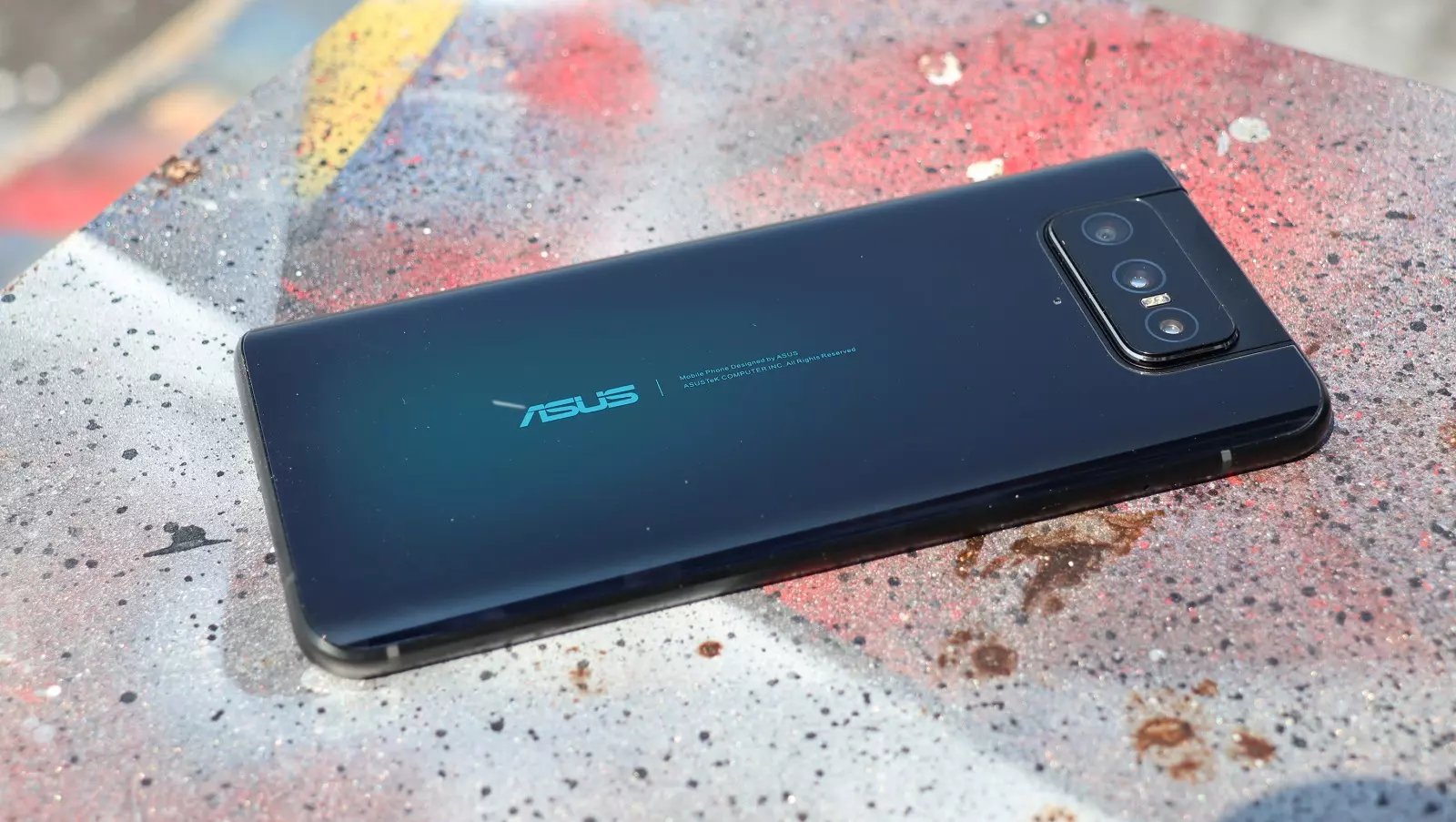ASUS: Hamarosan itt a kompakt ZenFone 8