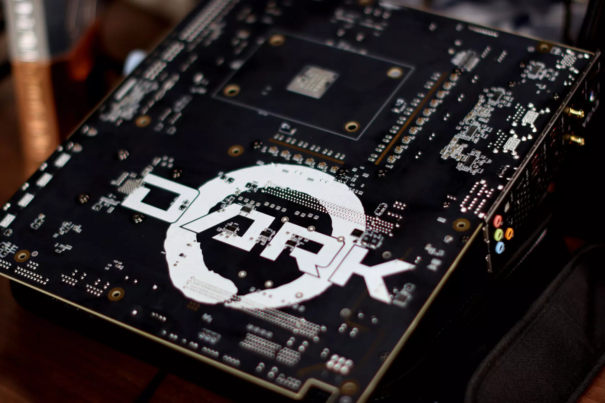 Lencsevégen az EVGA érkező, extrém tuningra szánt X570 DARK alaplapja