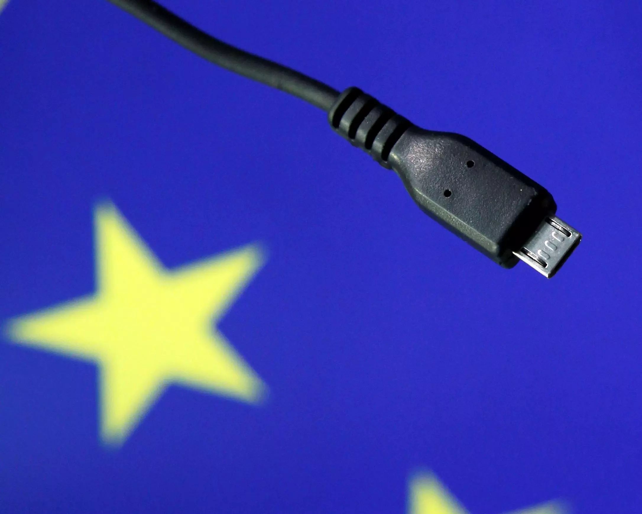 EU: Ha lesz jobb a C-típusú USB-nél, az átveheti majd a helyét a mobilokon