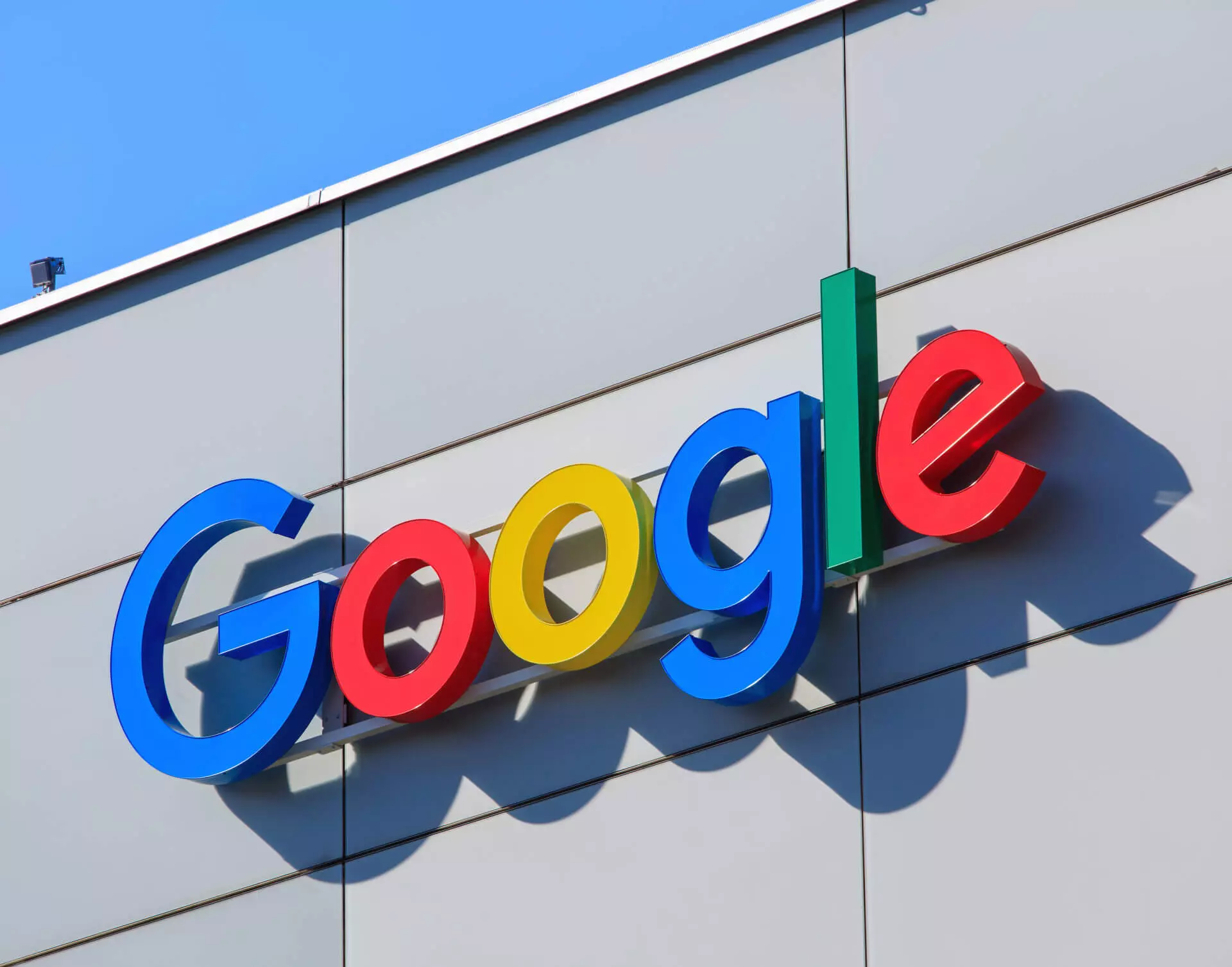 Eurómilliárdos kártérítés reményében pereli egy riválisa a Google-t