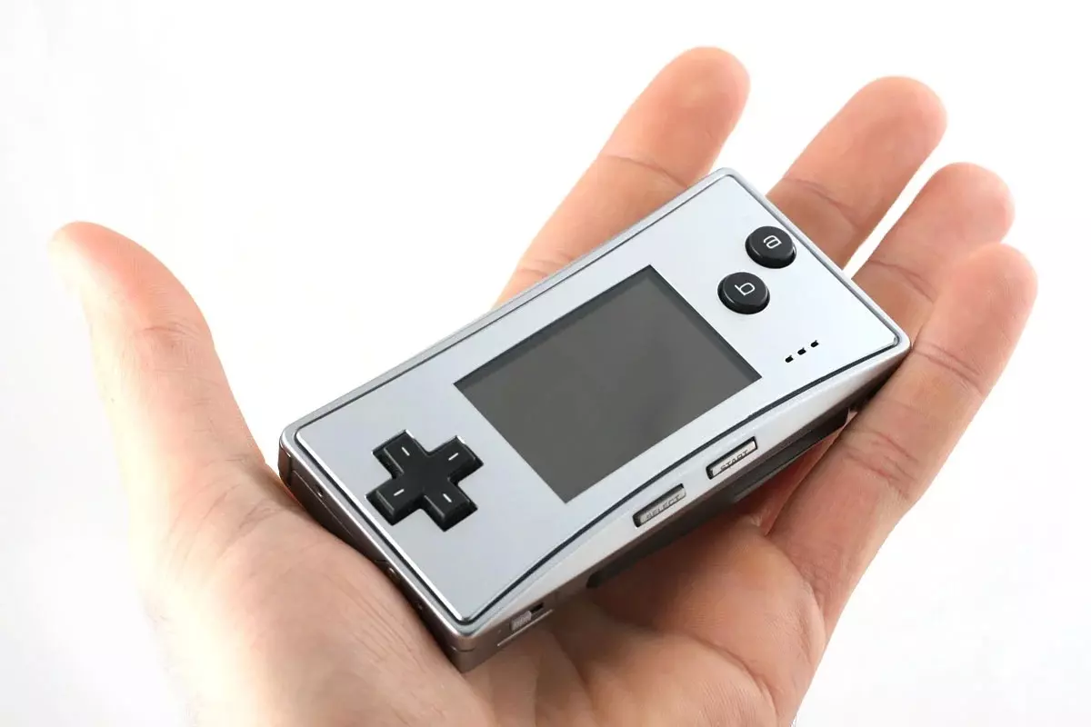 Hatalmasat bukott a Game Boy Micro, mert a Nintendo a saját buborékjában élt