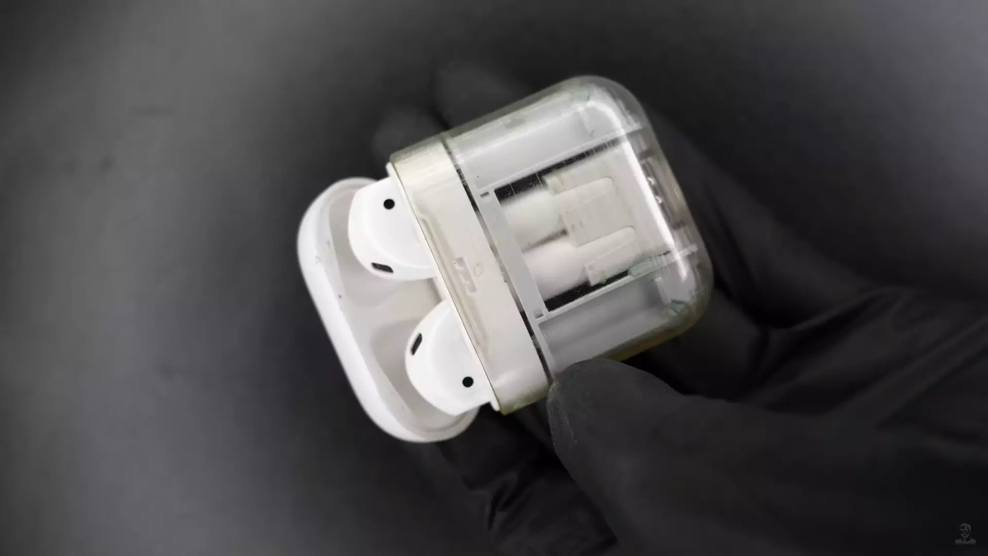USB-C csatlakozót kapott az AirPods