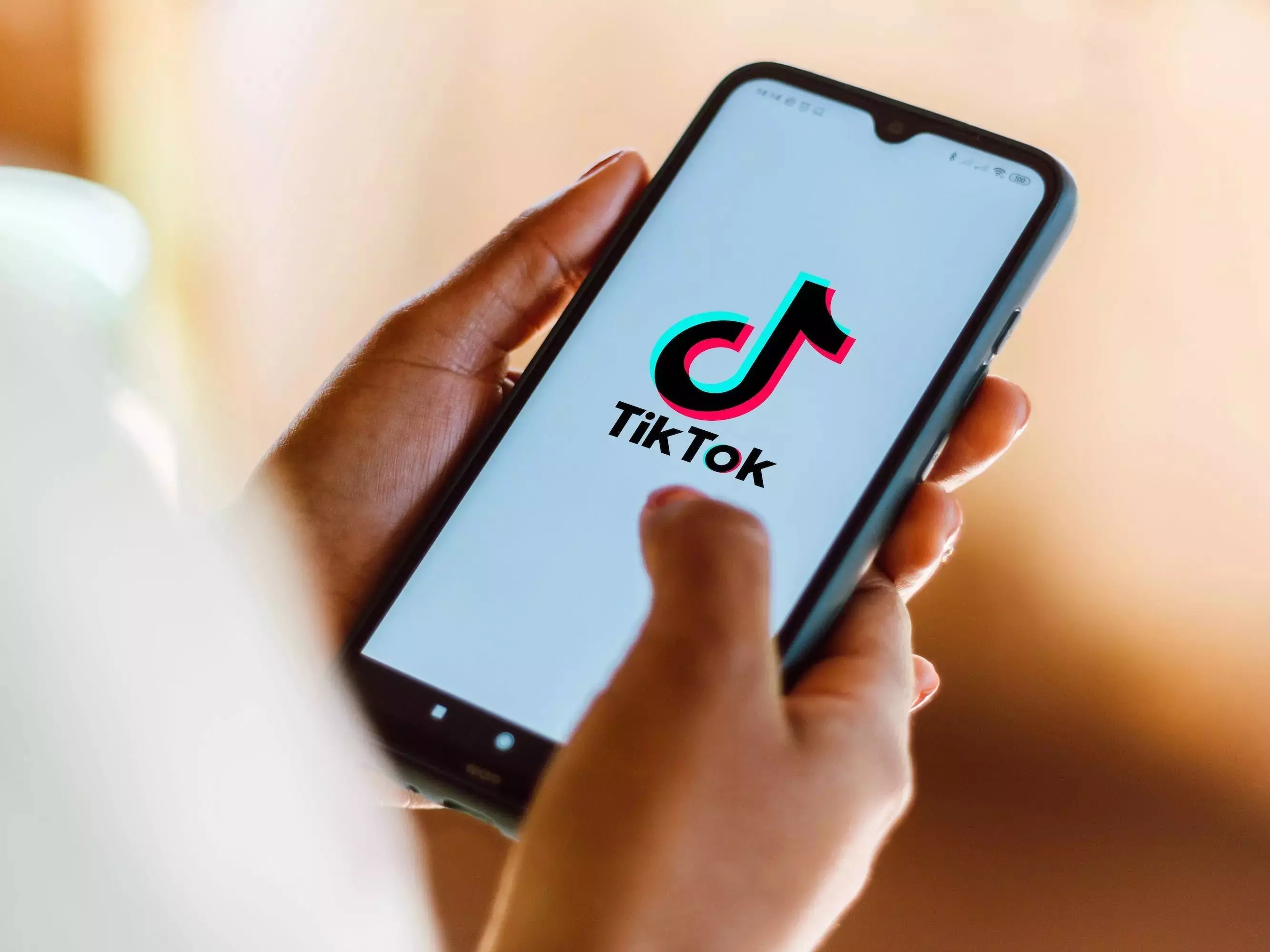 Nagyobb betekintést enged a TikTok a külsős szakembereknek