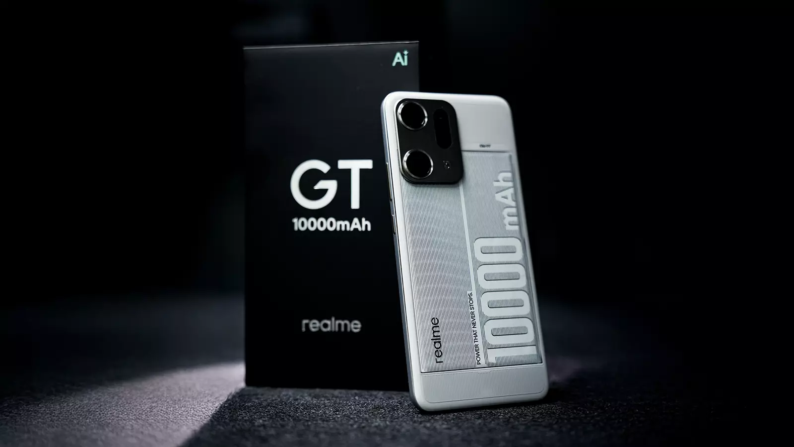 A Realme épített egy mobilt 10 000 mAh-s akkuval, de nem éreznéd rajta