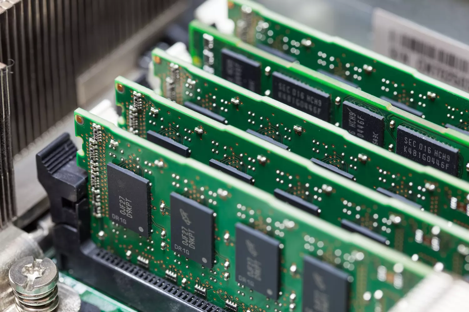 A kínai CXMT hamarosan kiszállhat a DDR4-es memóriachipek piacáról, helyette a HBM3-ra és a DDR5-re fókuszálhatnak