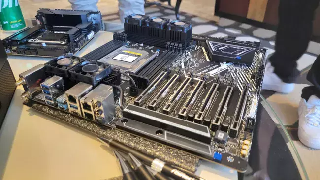 Véglegesítették a PCI Express 7.0-s szabványt – 512 GB/s-ra katapultál az x16-os slot adatátviteli sávszélessége