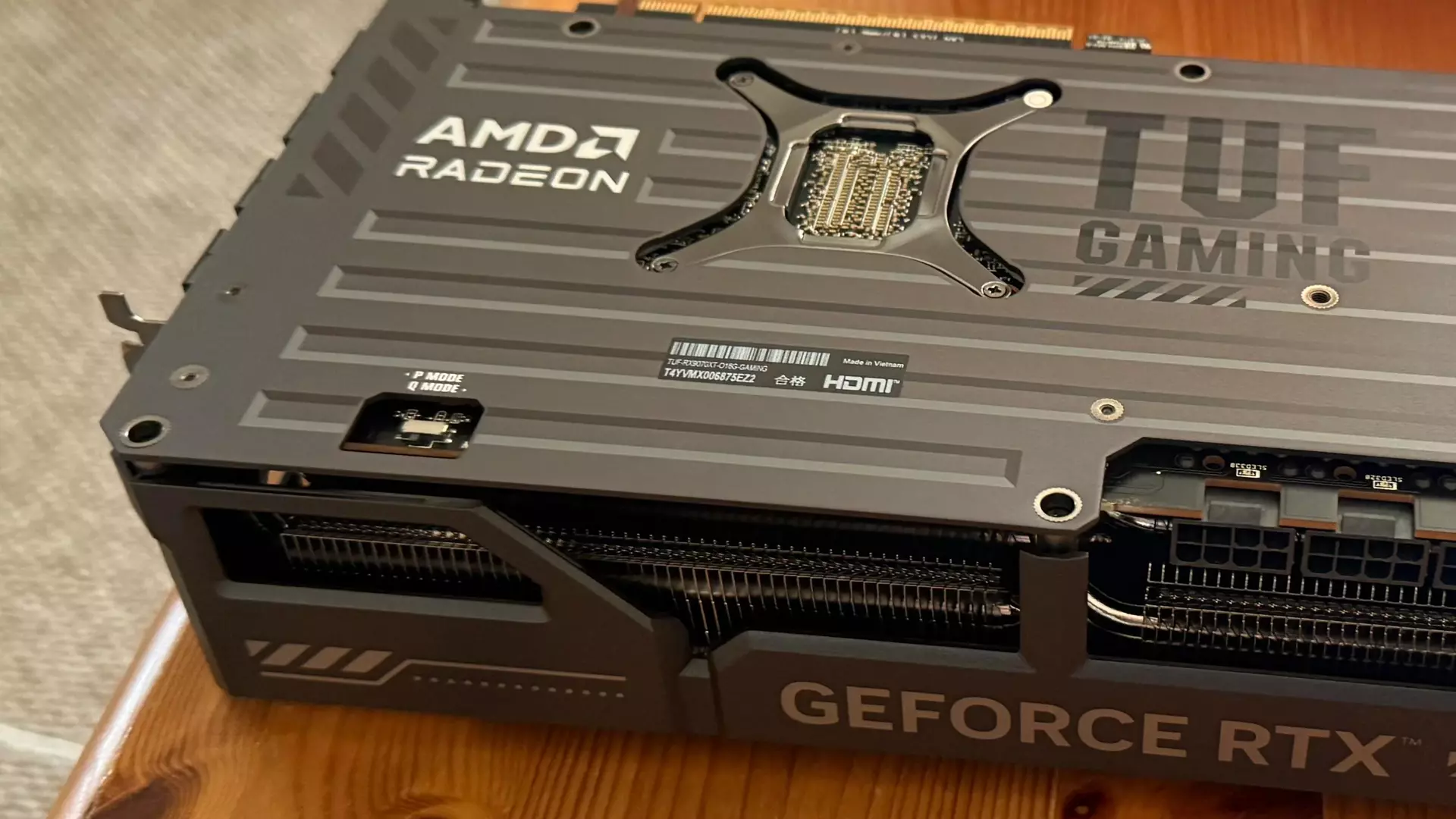 Itt a gamer videokártya, ami egyszerre Radeon és GeForce