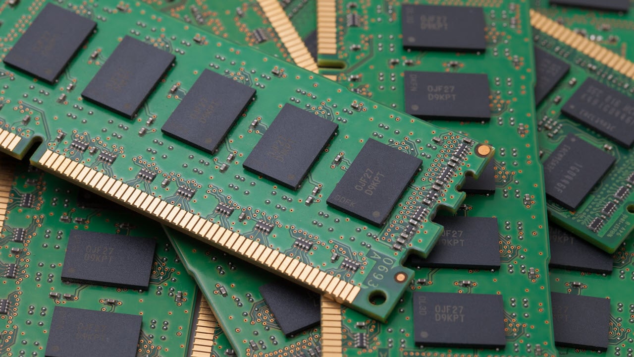 A DDR4-es memóriachipek jobban drágultak, mint DDR5-ös társaik – Az elemzők szerint 2027 végén jön az igazi mélypont