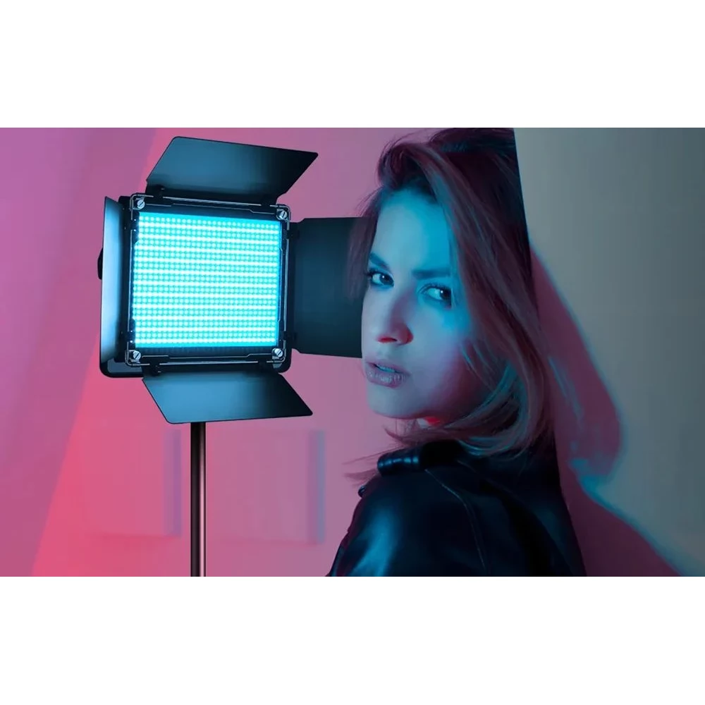 NEEWER 660 PRO RGB LED 50W 3200-5600K studio light box