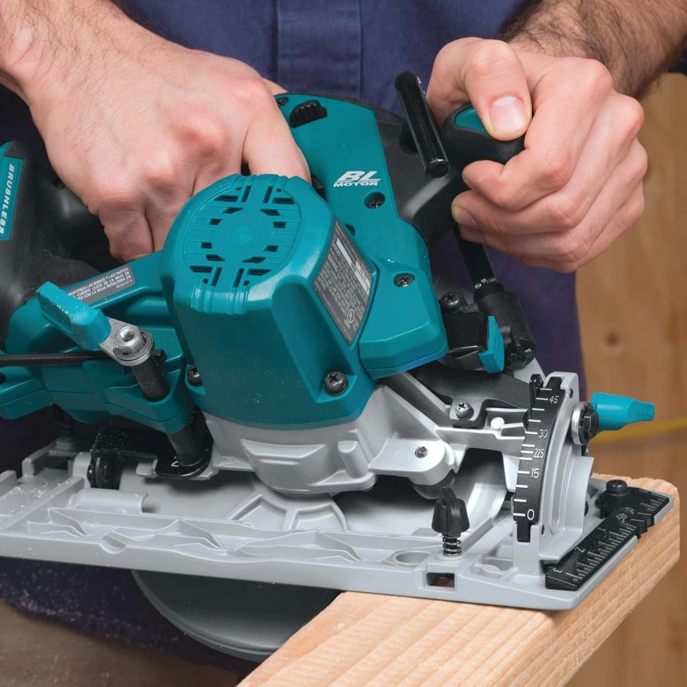 Makita dhs680z with battery and charger 2025