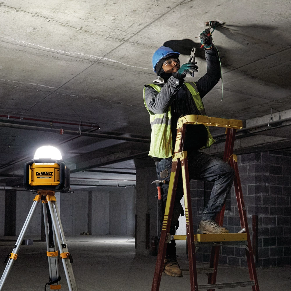 DEWALT DCL074 LED Spotlight akku and charger without iPoncomp